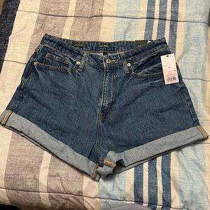 Highest rise waisted mom shorts with cute pocket stitching! *NTW!*